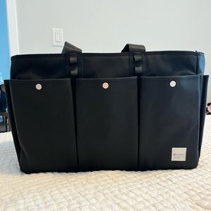 Lululemon Utilitarian Tote 25L